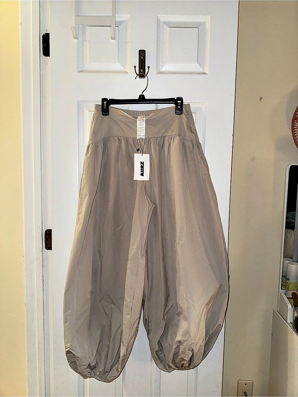 AIRZ Balloon Jogger Pants in Beige Large NWT